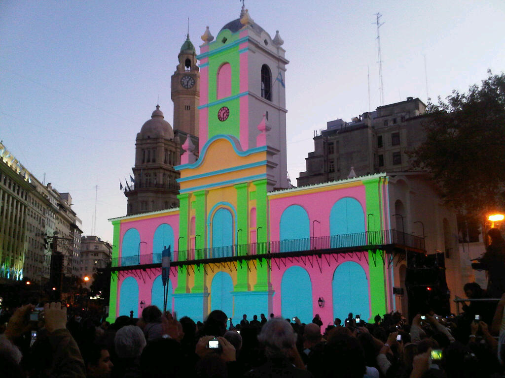 Video mapping: Cycles of light