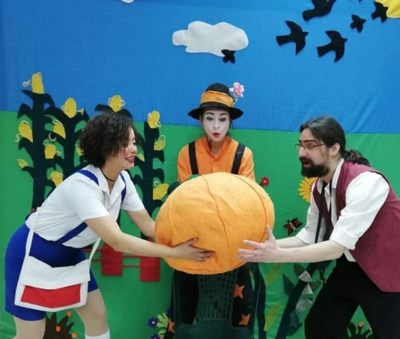 Teatre familiar: Cabeza de calabaza, corazón de manzana