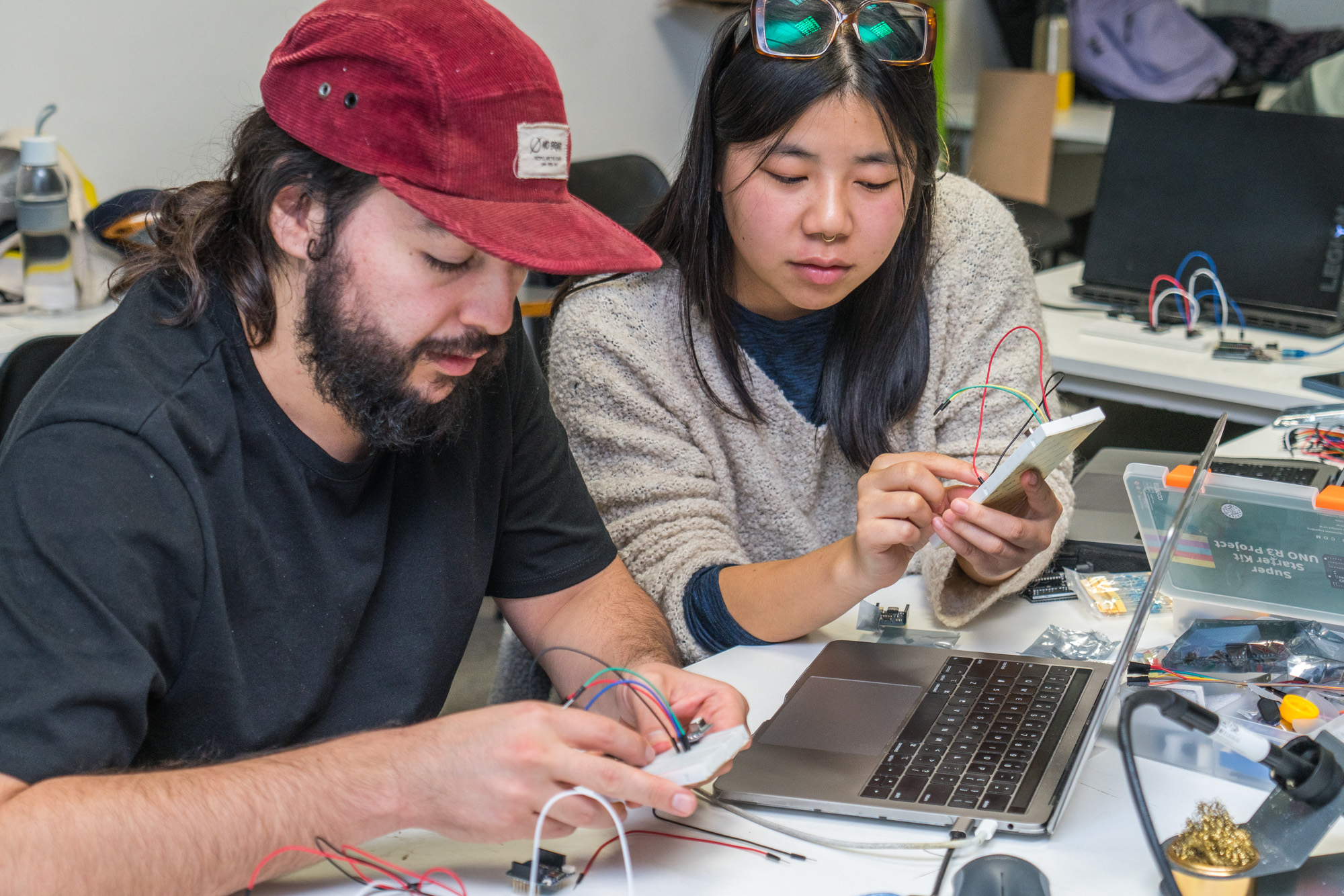 Explorant el Futur i la Creativitat Tecnològica amb LilyPad Arduino Tèxtil #SC23CAT